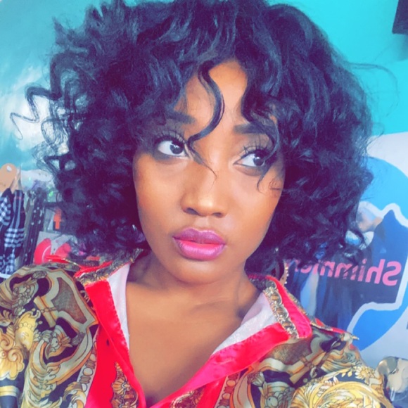 Meet your Posher, Deja - Picture 2 of 6